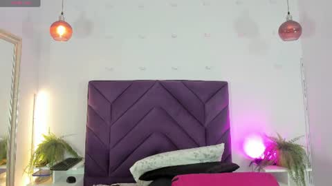 haileystonei online show from June 29, 11:32 am