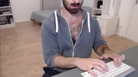 Snapshot of hairy_superman chatting on September 14, 10:06 am hairy_superman online show from September 14, 10:06 am
