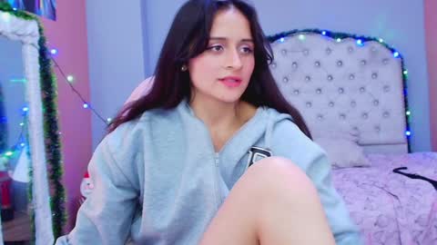 haleyreyes online show from December 31, 2:19 am