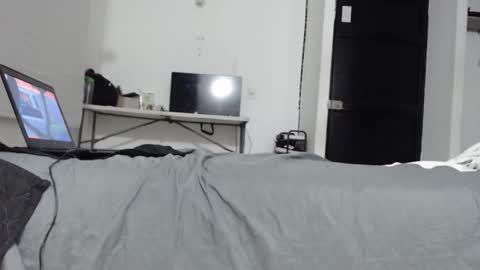 halfenaked17 online show from November 18, 11:48 pm