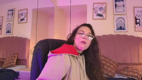 hanabie_ online show from April 18, 3:30 am