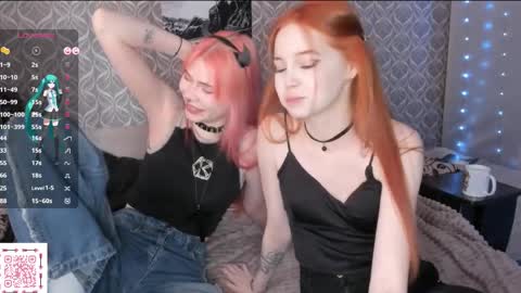 Tori and Asuna online show from April 4, 1:07 pm