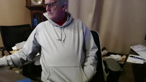 handsome_guy4u online show from April 20, 4:04 am