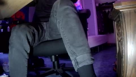 handsomedevil986055 online show from January 12, 12:28 am