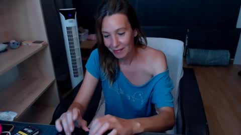 hanna_ha online show from July 1, 7:33 pm