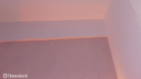 Hanna Lee online show from April 13, 2:21 pm