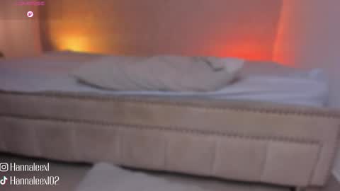 Hanna Lee online show from April 2, 2:02 pm