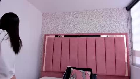  H A N N A  online show from November 10, 7:38 pm