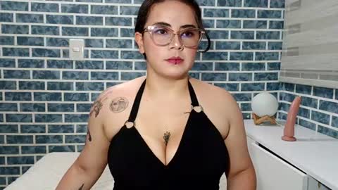 hanna_moons online show from June 12, 3:05 am
