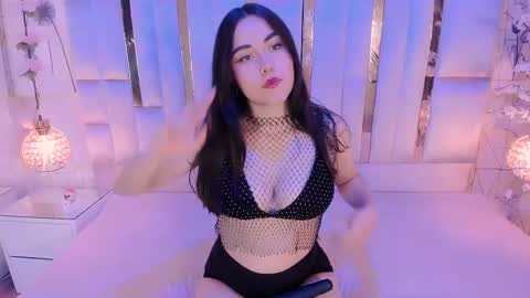  Hanna Collins  online show from October 5, 1:19 pm