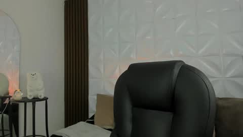 hannah__gray online show from November 20, 2:25 pm