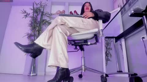 HANNAH HOWELL online show from October 21, 9:36 am