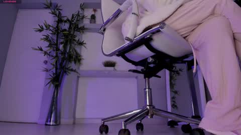 HANNAH HOWELL online show from September 24, 9:49 am