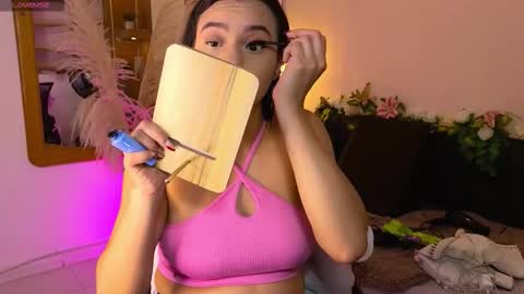 Hannah Williams online show from December 15, 2:24 pm