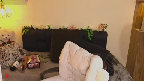 Hannah Williams online show from January 7, 10:37 pm