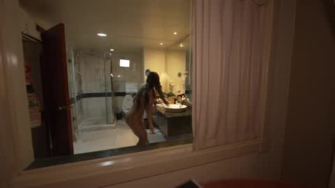 Snapshot of hannahjames710 chatting on January 9, 5:23 am Hannah James online show from January 9, 5:23 am