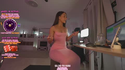 Snapshot of hannahjames710 chatting on February 26, 7:42 pm Hannah James online show from February 26, 7:42 pm