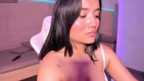 hannahmonttgomery  Help me reach 100 Hands up online show from January 31, 7:11 pm