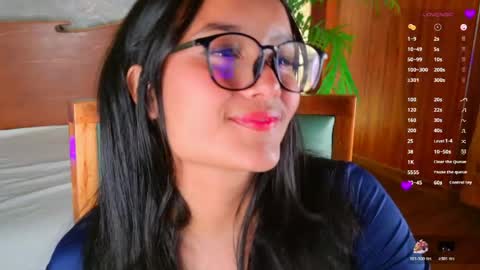 hannahmonttgomery  Help me reach 100 Hands up online show from June 10, 4:23 am