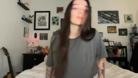 Hannah Taylor online show from February 7, 7:06 pm