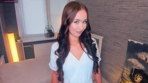 Snapshot of hannavaile chatting on September 24, 7:37 am Hanna online show from September 24, 7:37 am