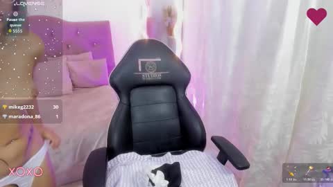 HANNI  online show from November 25, 1:32 pm