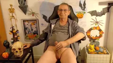 Snapshot of hansi63 chatting on October 18, 7:51 pm charly online show from October 18, 7:51 pm