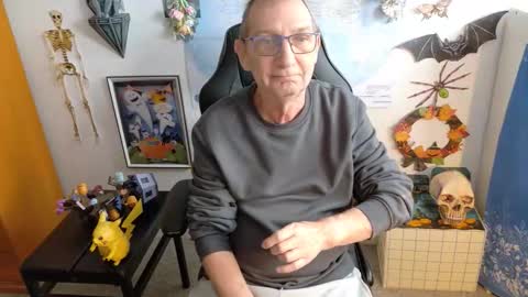 Snapshot of hansi63 chatting on October 8, 9:15 am charly online show from October 8, 9:15 am