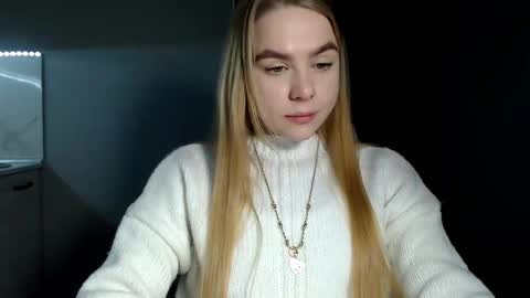 Snapshot of happy_fox_ chatting on February 19, 9:14 pm happy_fox_ online show from February 19, 9:14 pm