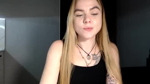 Snapshot of happy_fox_ chatting on January 25, 8:42 pm happy_fox_ online show from January 25, 8:42 pm
