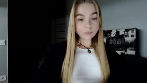 Snapshot of happy_fox_ chatting on December 3, 7:39 pm happy_fox_ online show from December 3, 7:39 pm