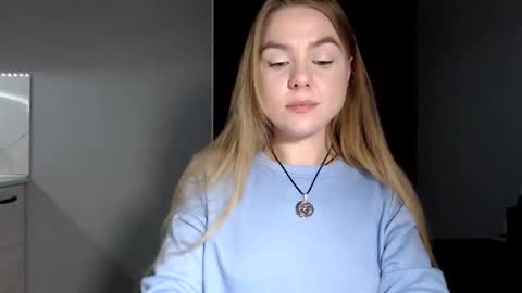 happy_fox_ online show from April 12, 8:24 pm