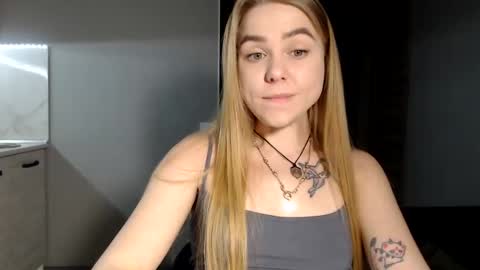 Snapshot of happy_fox_ chatting on February 27, 8:42 pm happy_fox_ online show from February 27, 8:42 pm