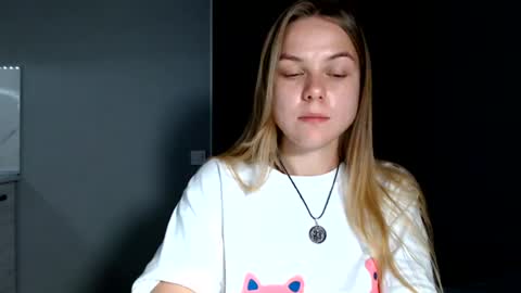 happy_fox_ online show from July 12, 9:40 pm