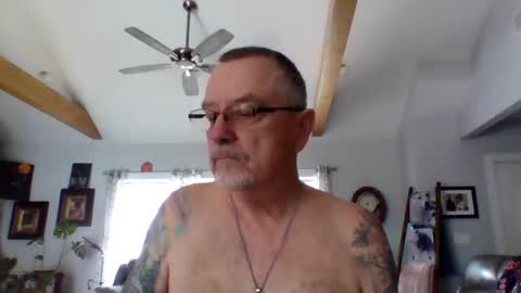 happynudist7373 online show from April 13, 1:37 pm
