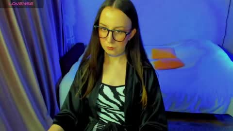 Stephanie online show from June 4, 8:15 pm