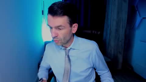 Snapshot of hard_and_juici chatting on October 19, 3:44 am Steve online show from October 19, 3:44 am