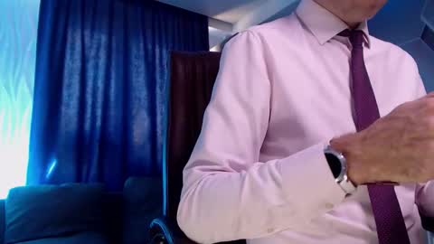 Snapshot of hard_and_juici chatting on October 17, 11:14 am Steve online show from October 17, 11:14 am