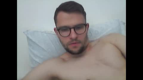 hardboylovemilfmoom online show from April 18, 12:40 pm