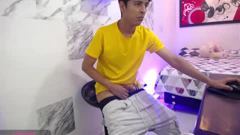 Snapshot of hardsexlove08 chatting on February 28, 12:32 am Andres Dean online show from February 28, 12:32 am