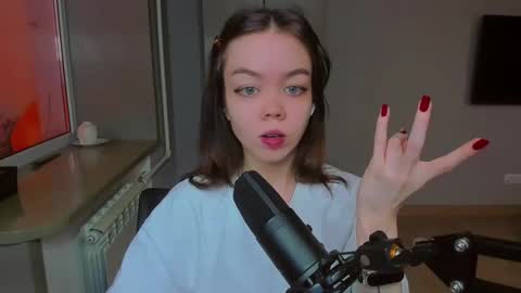 Snapshot of haribo_asmr chatting on February 16, 7:37 am Miss Hari online show from February 16, 7:37 am