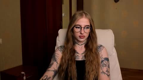 Julia online show from February 25, 5:11 am