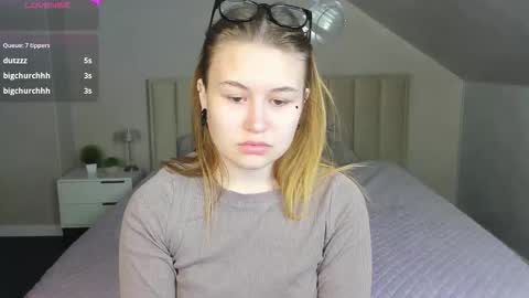 Snapshot of harmony_mills chatting on October 15, 2:04 am Christine online show from October 15, 2:04 am