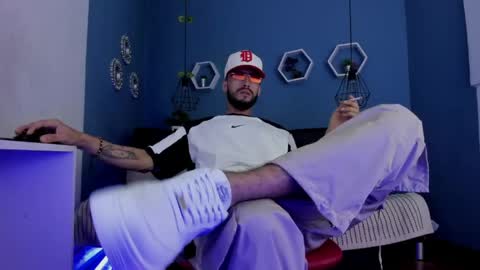 harold_999 online show from May 22, 11:33 pm