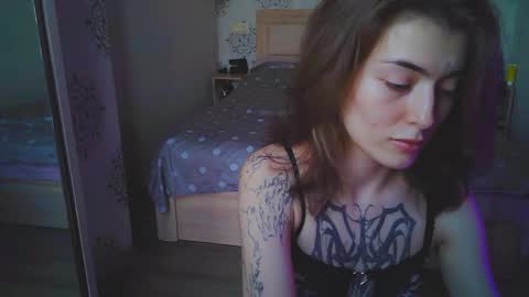 Harris Lola online show from May 13, 3:32 pm