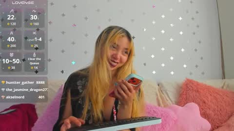 Snapshot of harumi_blossom chatting on October 17, 8:35 pm Sophia Blossom online show from October 17, 8:35 pm