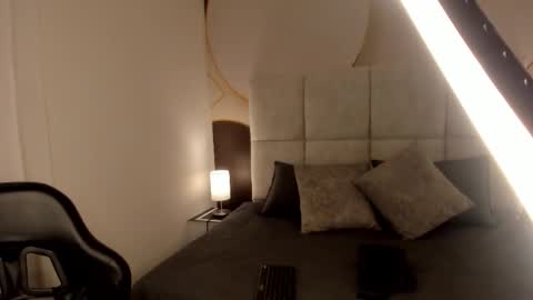 has_gonzalezz online show from December 15, 4:30 am