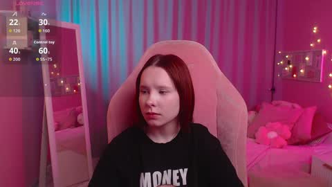 Mia online show from April 3, 7:37 am