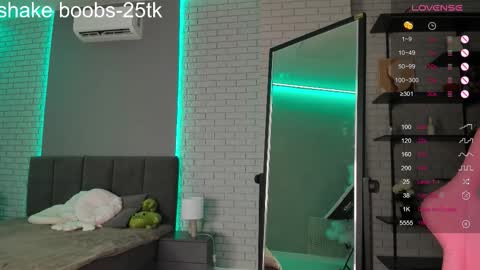 Snapshot of hazel_7 chatting on September 26, 11:07 am Liya dont forget to thumbs up me online show from September 26, 11:07 am