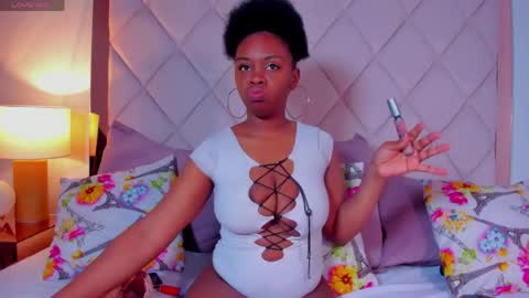 hazel_lanee online show from May 9, 8:42 am